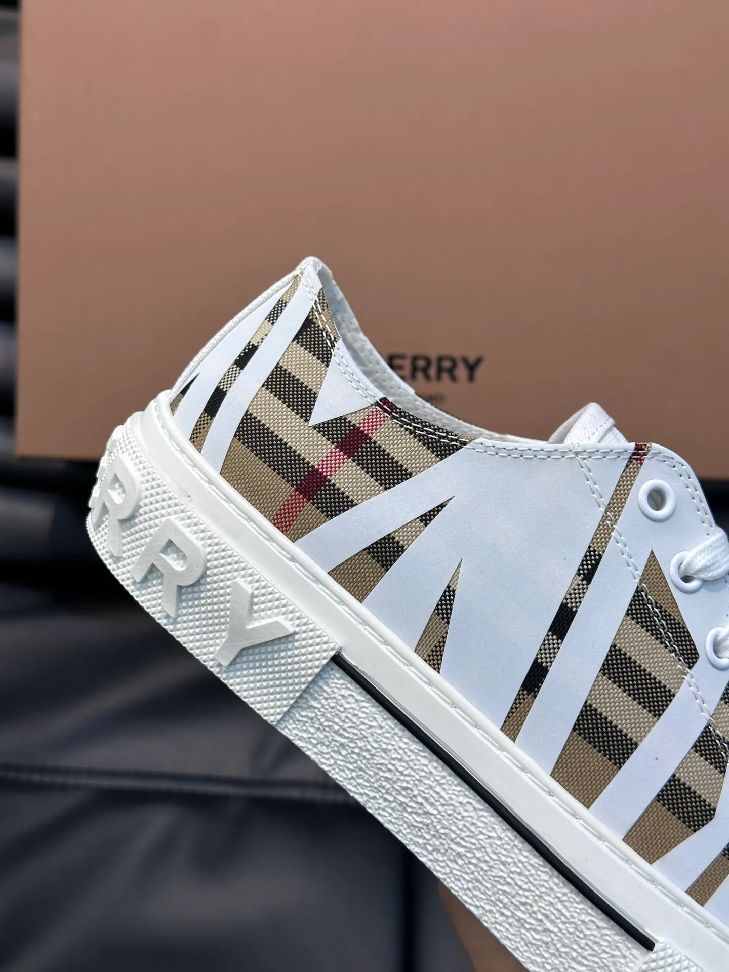 Men's shoes 💰p400 "BURBERR*" men's classic low-top sneakers, reinterpreted with Vintage retro plaid cotton material and decorated with a new brand logo. First-layer sheepskin lining, embossed Burberry lettering logo on the heel, T men's shoes 💰pU original outsole! Size: 38-44 (45 customized)